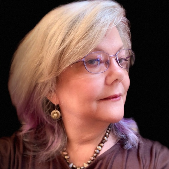 Meet your Posher, Mindy - Picture 2 of 3